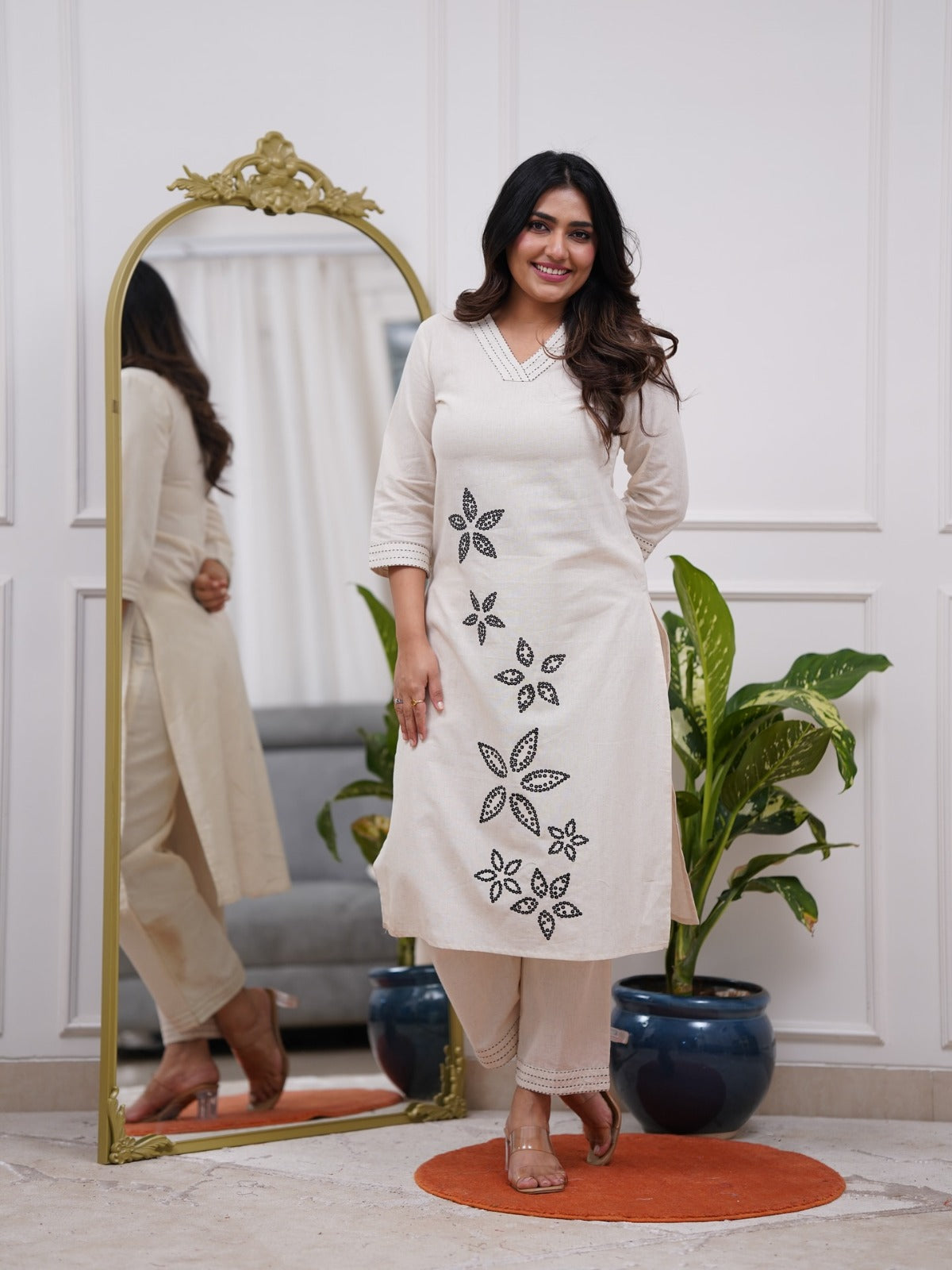 Women's Ivory Cotton Kurta Set with Floral Motif Design